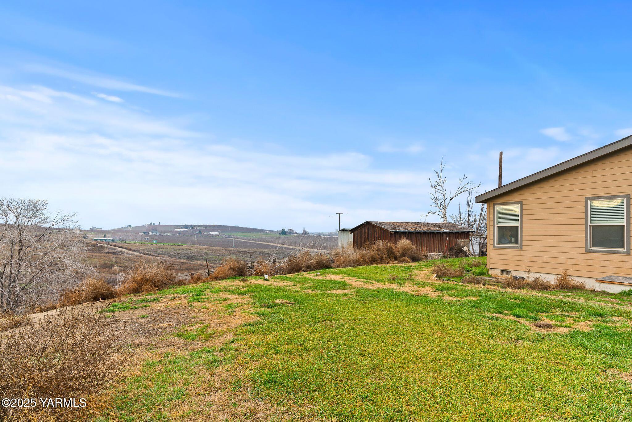 1351 Nass Road Granger, WA 98932 - Photo 31 of 38 a view of a terrace with yard