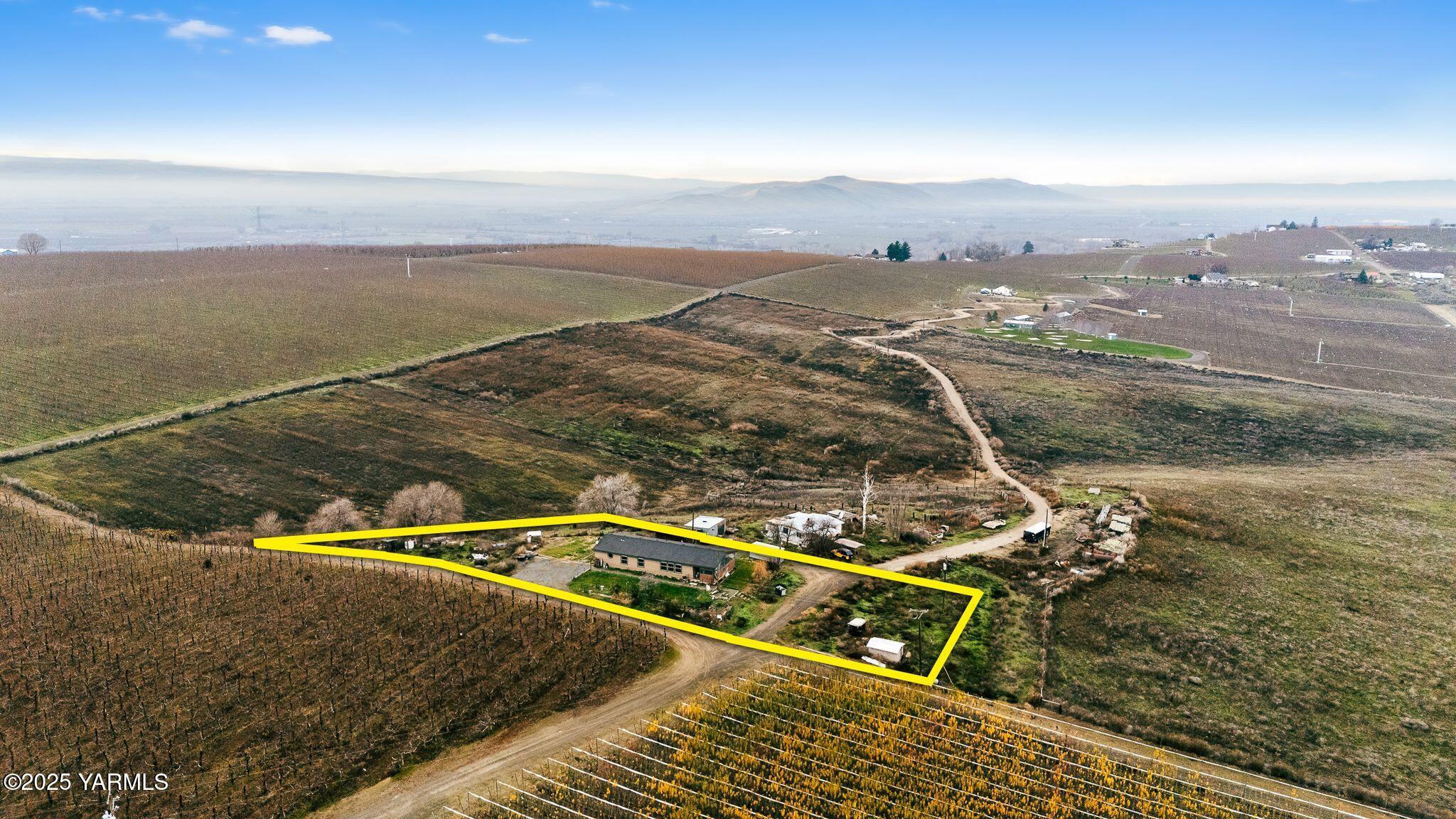 1351 Nass Road Granger, WA 98932 - Photo 33 of 38 a view of a ocean with beach