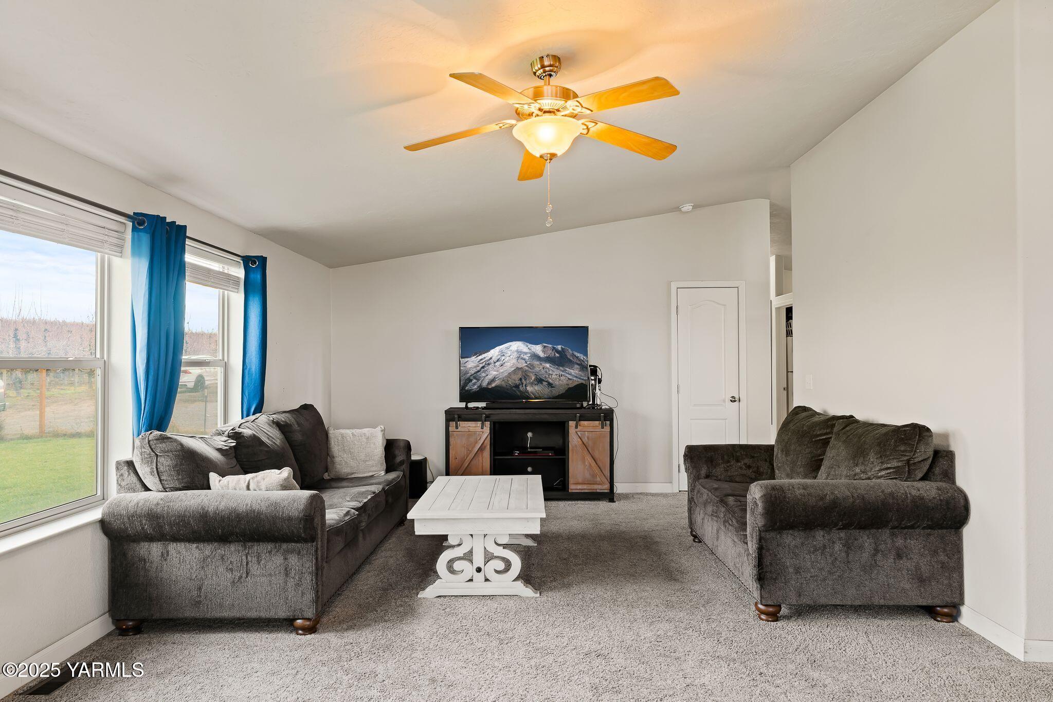 1351 Nass Road Granger, WA 98932 - Photo 9 of 38 a living room with furniture and a flat screen tv