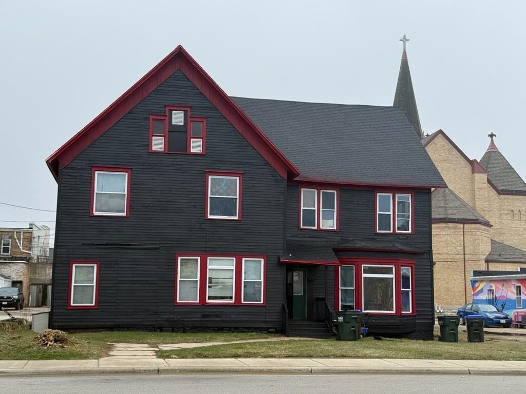 409 3rd Street Algoma, WI 54201 - Photo 2 of 5