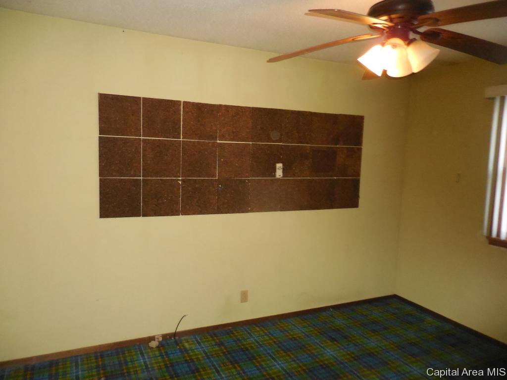734 Prairieview Road Knoxville, IL 61448 - Photo 13 of 19 Gallery Image 13