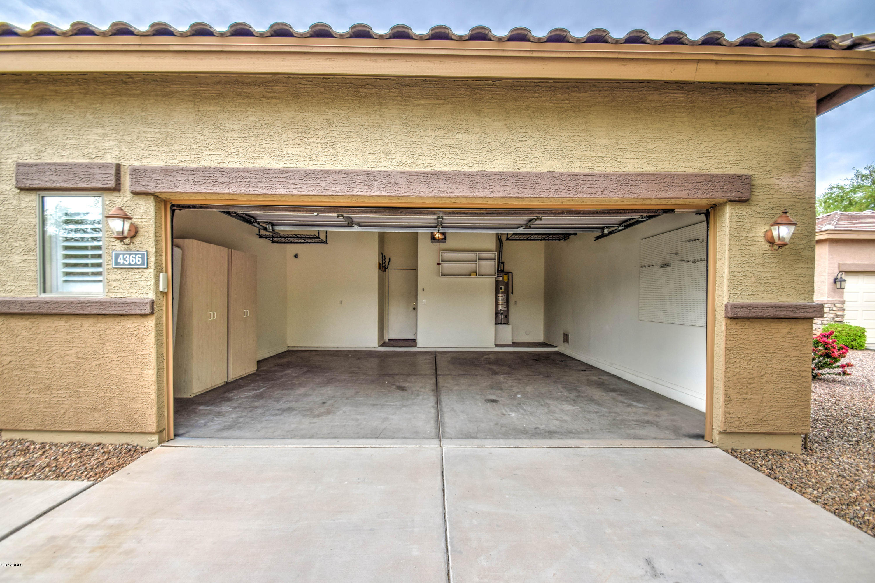 4366 East Branded Road Gilbert, AZ 85297 - Photo 33 of 40 garage 1