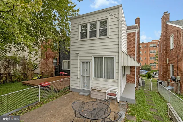 a house view with a backyard space