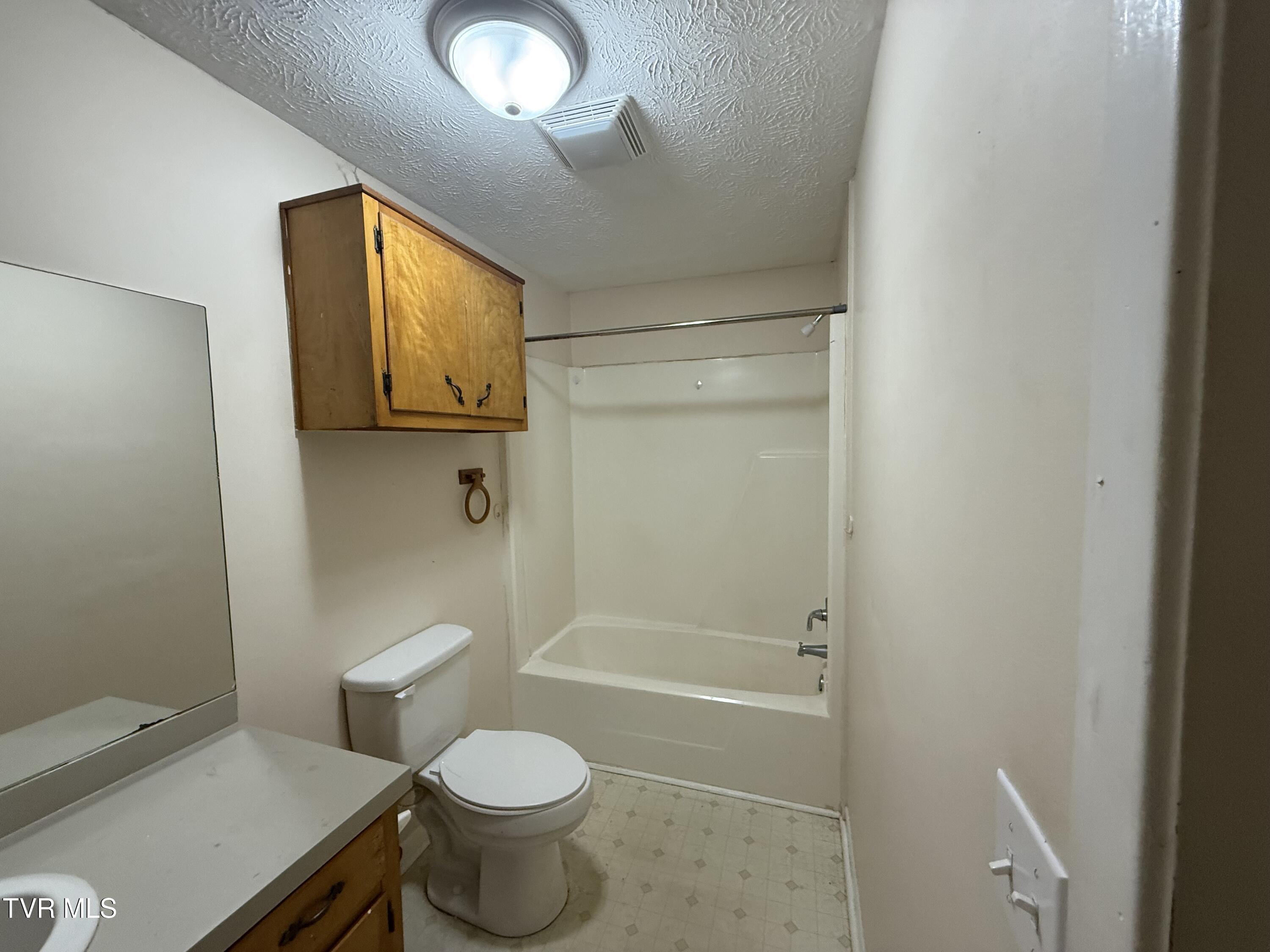 1204 Bloomingdale Road, Unit 1 Kingsport, TN 37660 - Photo 2 of 4 IMG_8974