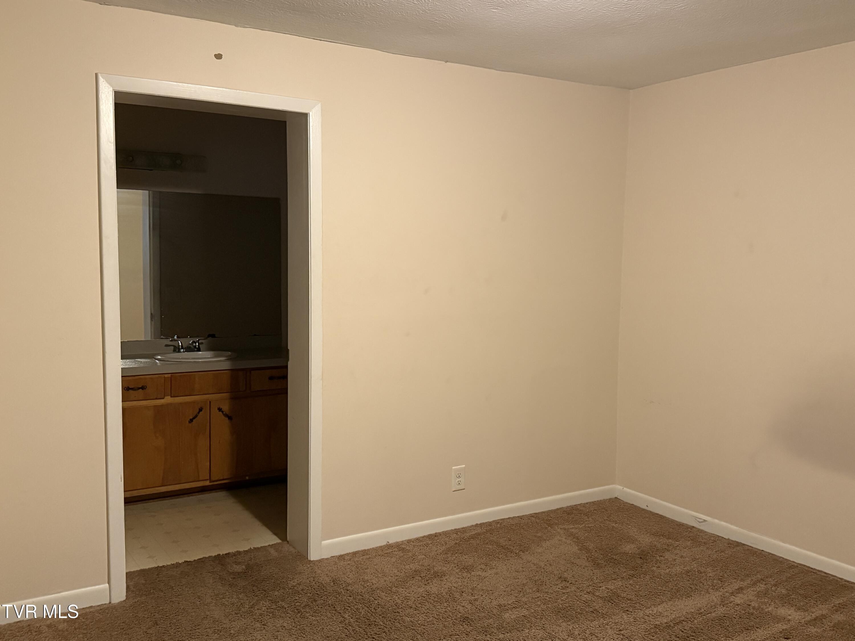 1204 Bloomingdale Road, Unit 1 Kingsport, TN 37660 - Photo 3 of 4 IMG_8972