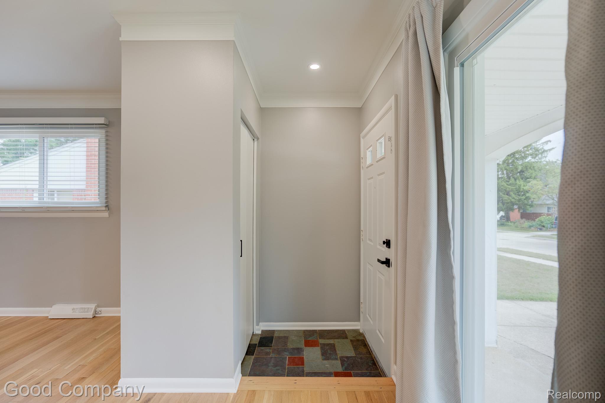 1842 Massoit Road Royal Oak, MI 48073 - Photo 8 of 52 1842 Massoit Rd.-08.jpg