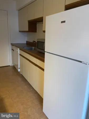 $1,950 | 806B Cypress Point Circle, Unit B, Mount Laurel, NJ 08054