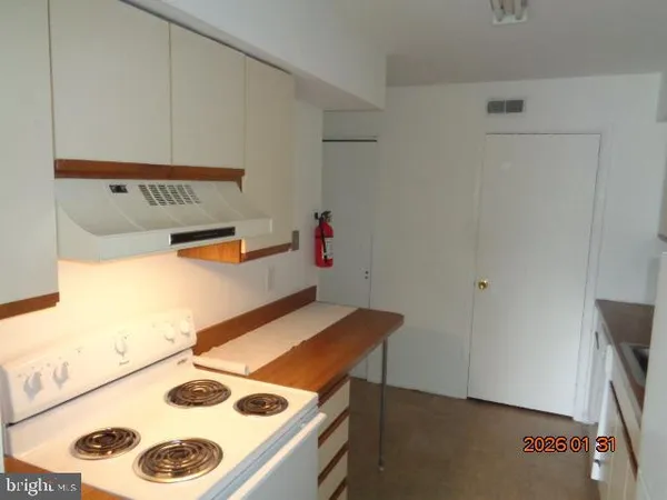 $1,950 | 806B Cypress Point Circle, Unit B, Mount Laurel, NJ 08054