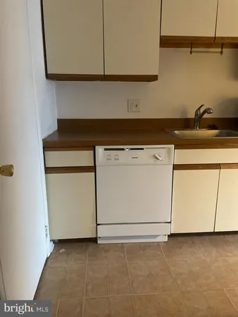 $1,950 | 806B Cypress Point Circle, Unit B, Mount Laurel, NJ 08054