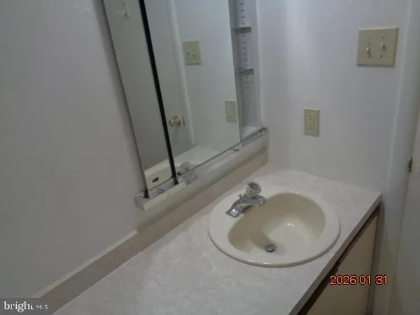 $1,950 | 806B Cypress Point Circle, Unit B, Mount Laurel, NJ 08054