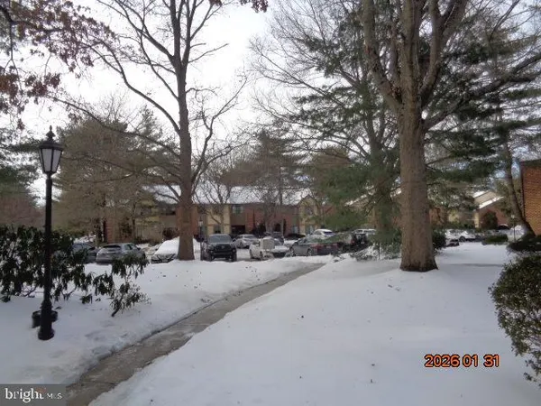 $1,950 | 806B Cypress Point Circle, Unit B, Mount Laurel, NJ 08054
