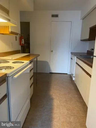 $1,950 | 806B Cypress Point Circle, Unit B, Mount Laurel, NJ 08054