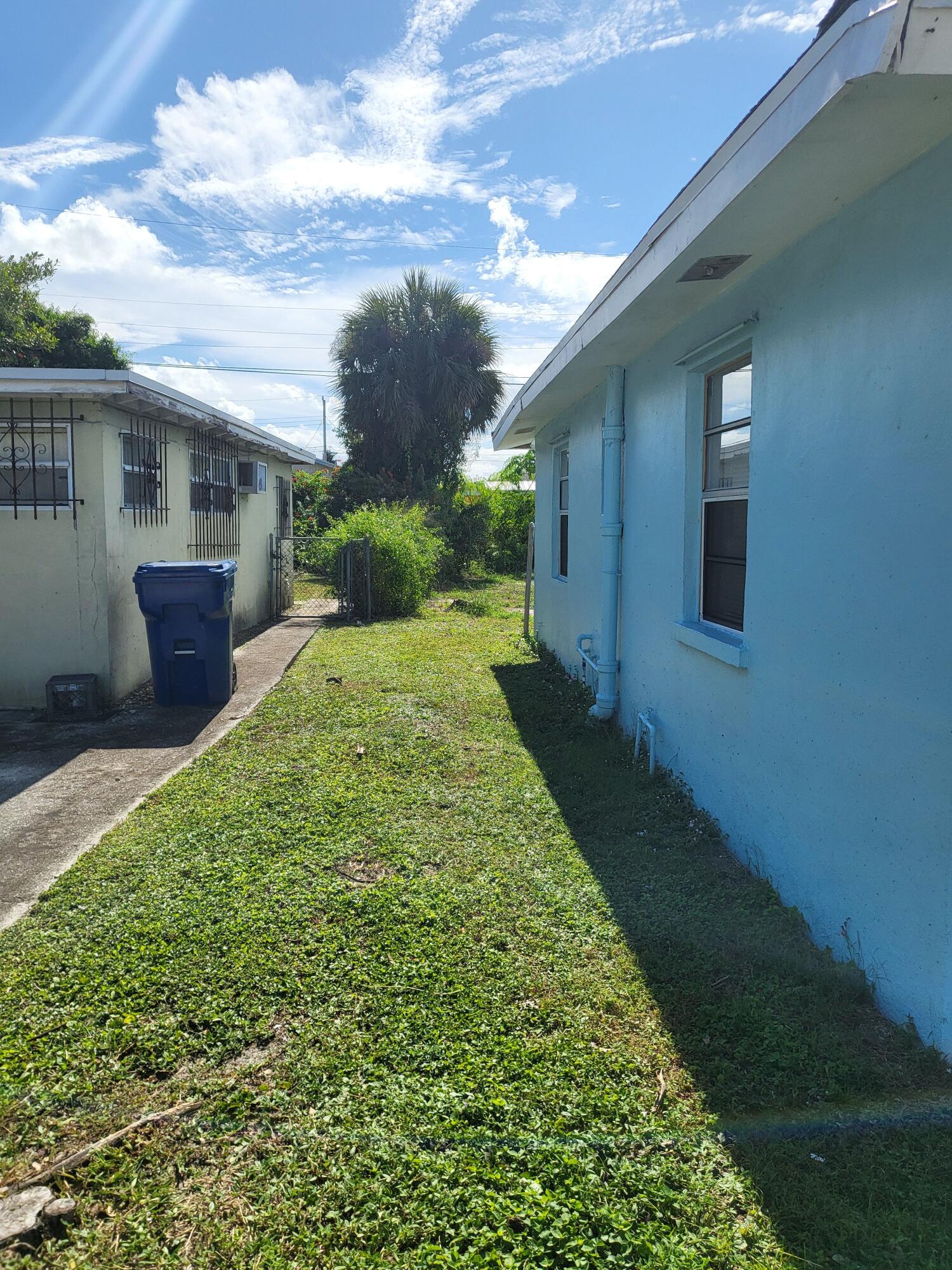 1119 West 32nd Street Riviera Beach, FL 33404 - Photo 6 of 27 1119 32nd east side to back yard