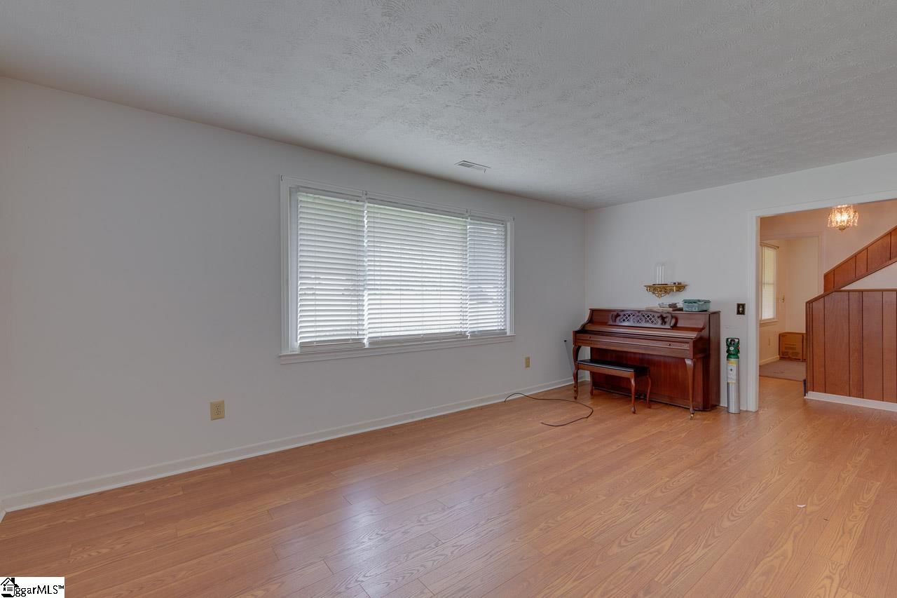109 Boling Road Greenville, SC 29611 - Photo 8 of 34 Gallery Image 8