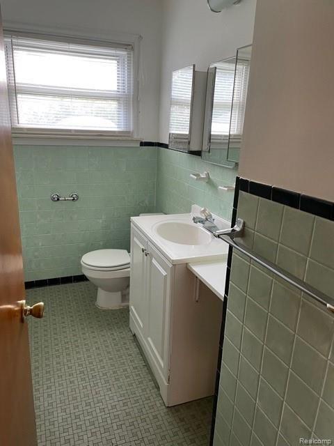 25256 Hayes Road Roseville, MI 48066 - Photo 6 of 18