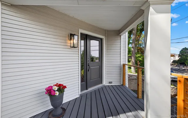 a view of a entryway in front of house