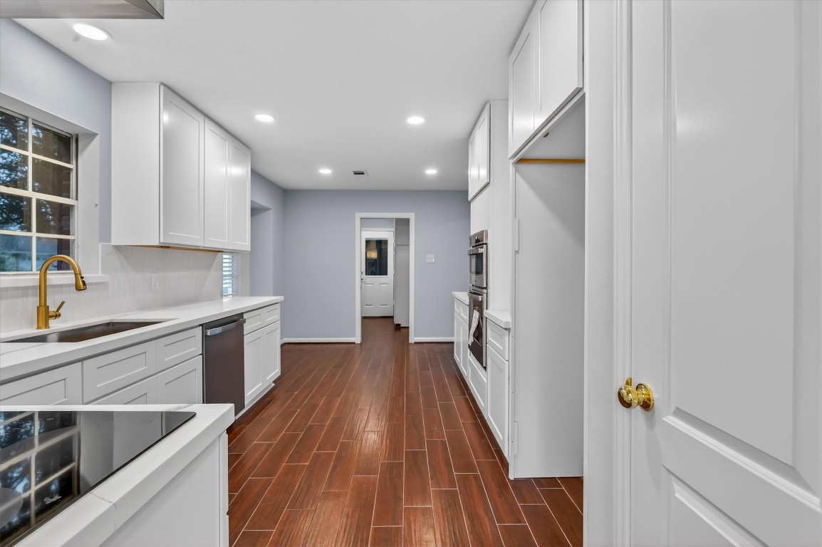5923 Rutherglenn Drive Houston, TX 77096 - Photo 18 of 46 Kitchen - Brand New Cabinets & Countertops!