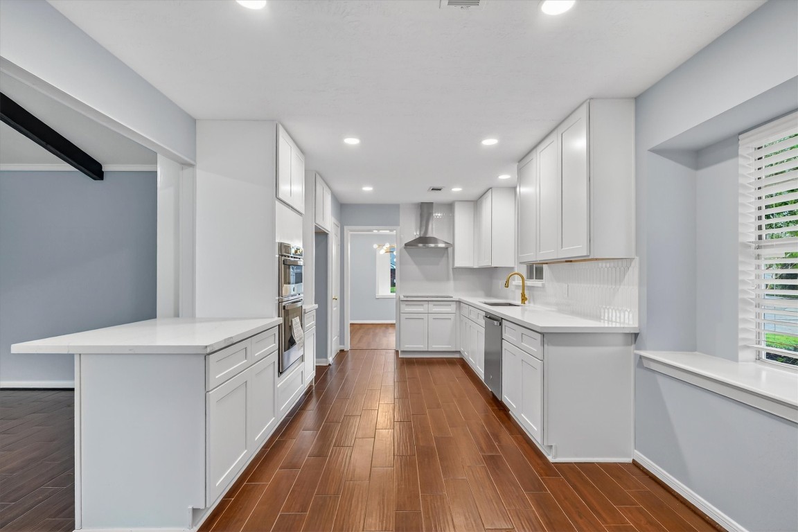 5923 Rutherglenn Drive Houston, TX 77096 - Photo 19 of 46 Kitchen & Breakfast Room Combo!