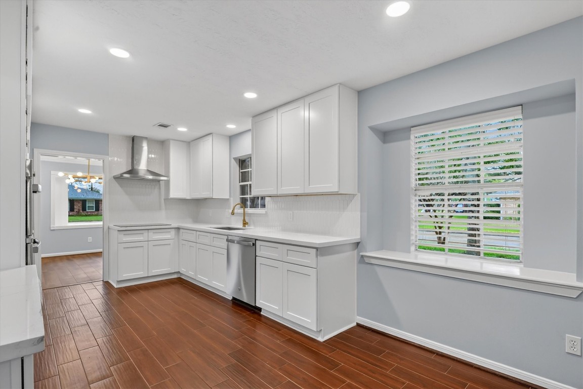 5923 Rutherglenn Drive Houston, TX 77096 - Photo 20 of 46 Kitchen & Breakfast Room Combo!
