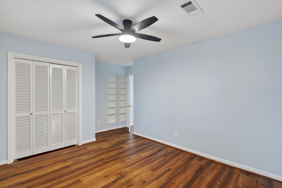 5923 Rutherglenn Drive Houston, TX 77096 - Photo 30 of 46 3rd Bedroom