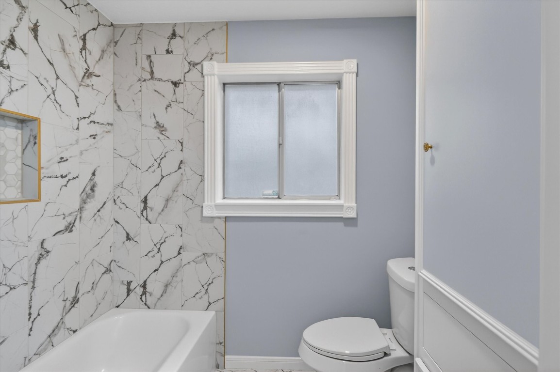 5923 Rutherglenn Drive Houston, TX 77096 - Photo 38 of 46 2nd Full Bathroom