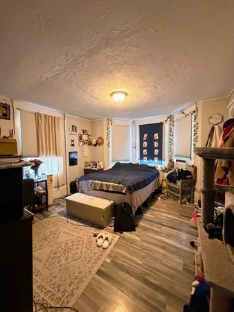 $1,750 | 13 Nonantum Place, Unit 1R, Newton, MA 02458