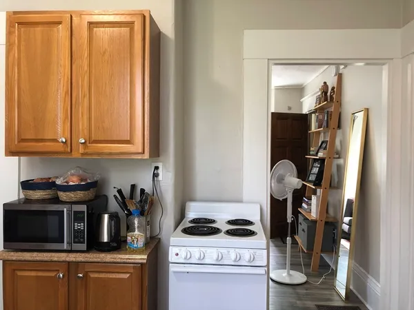 $1,750 | 13 Nonantum Place, Unit 1R, Newton, MA 02458