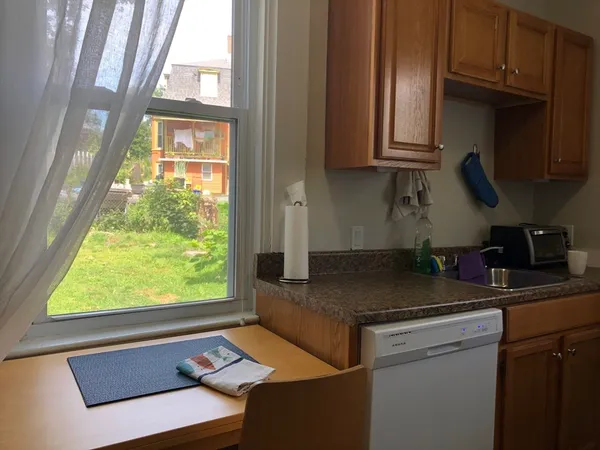 $1,750 | 13 Nonantum Place, Unit 1R, Newton, MA 02458