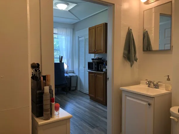$1,750 | 13 Nonantum Place, Unit 1R, Newton, MA 02458