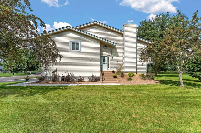 $307,000 | 3487 York Drive, Woodbury, MN 55125