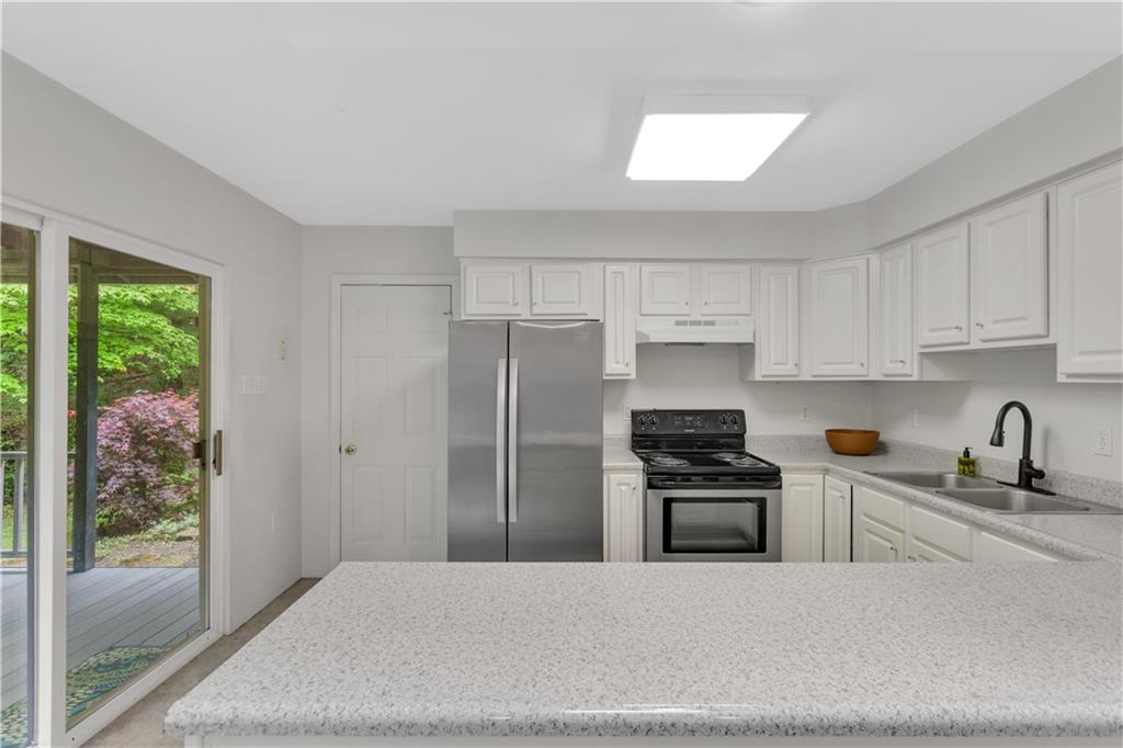 1860 Washington Road Apollo, PA 15613 - Photo 12 of 41 Granite Look Countertops