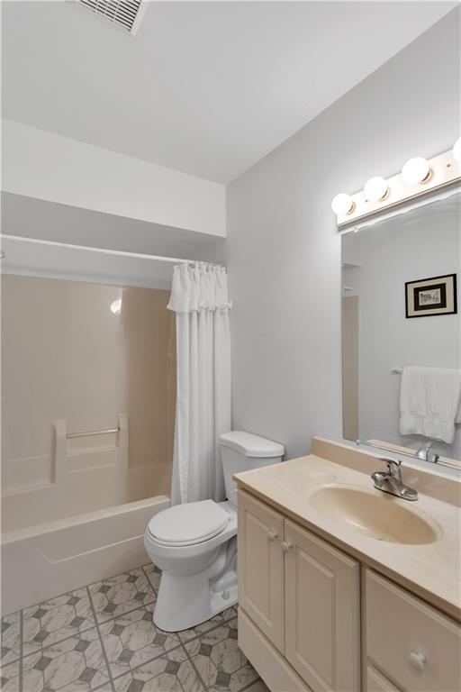 1860 Washington Road Apollo, PA 15613 - Photo 21 of 41 Full Bath on Main Level with Tub/Shower Combo and Neutral Paint