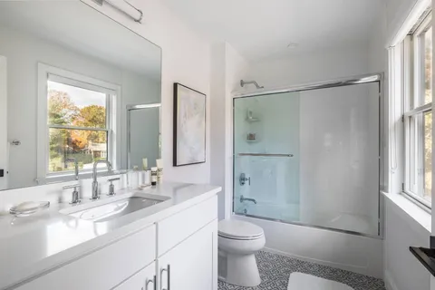 4 Camberly Road, East Hampton, NY 11937