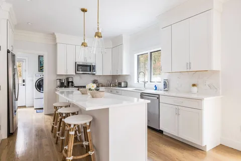 4 Camberly Road, East Hampton, NY 11937