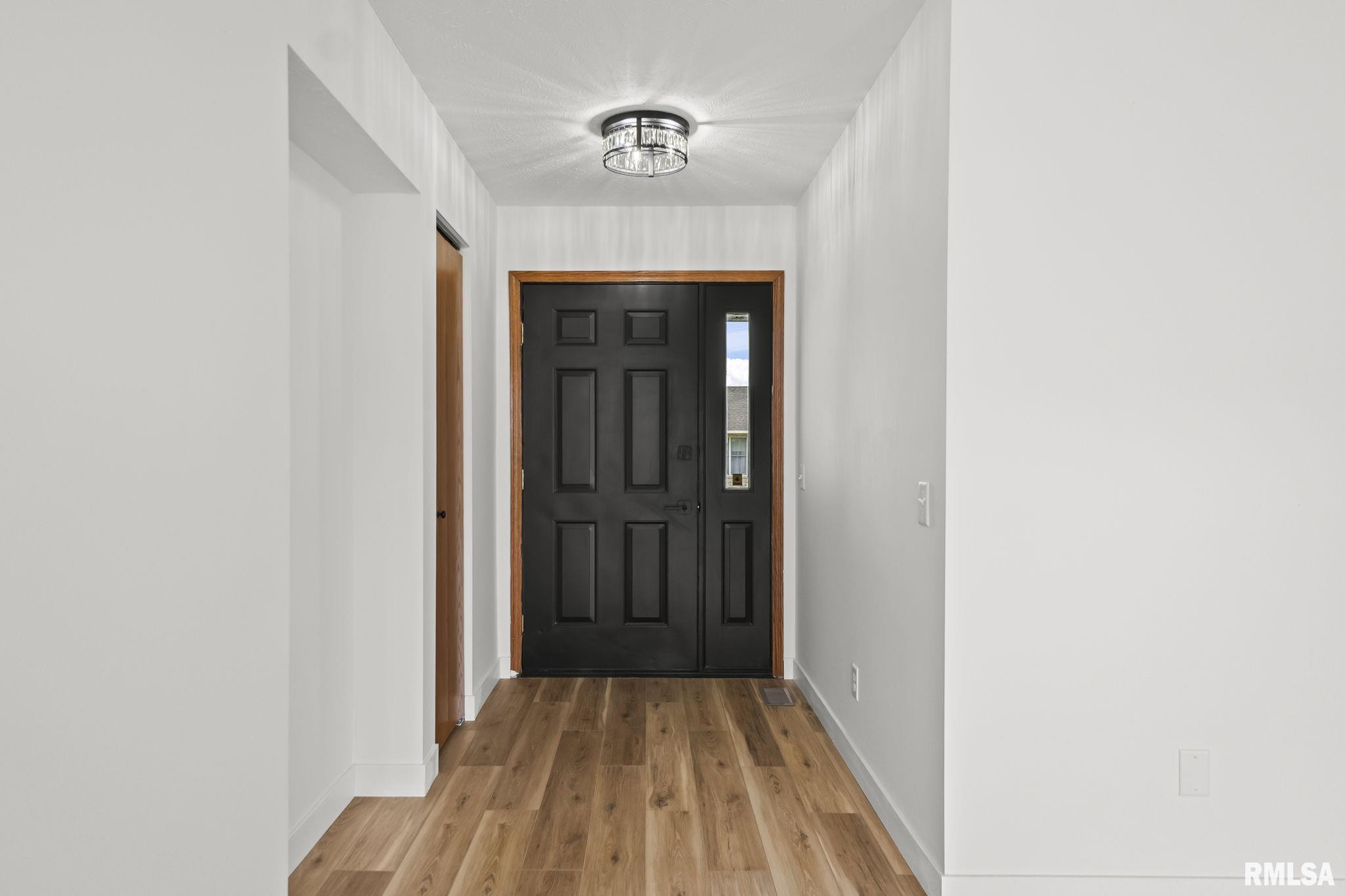 109 Verona Drive Springfield, IL 62703 - Photo 4 of 32