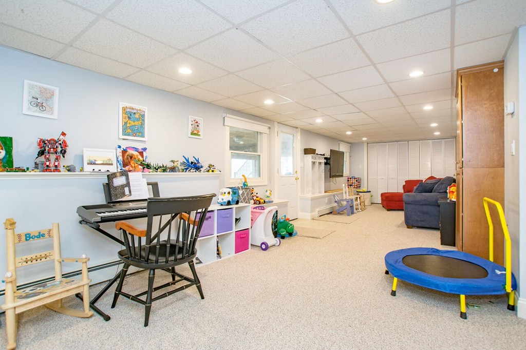 20 Surrey Lane Needham, MA 02492 - Photo 18 of 30 Gallery Image 18