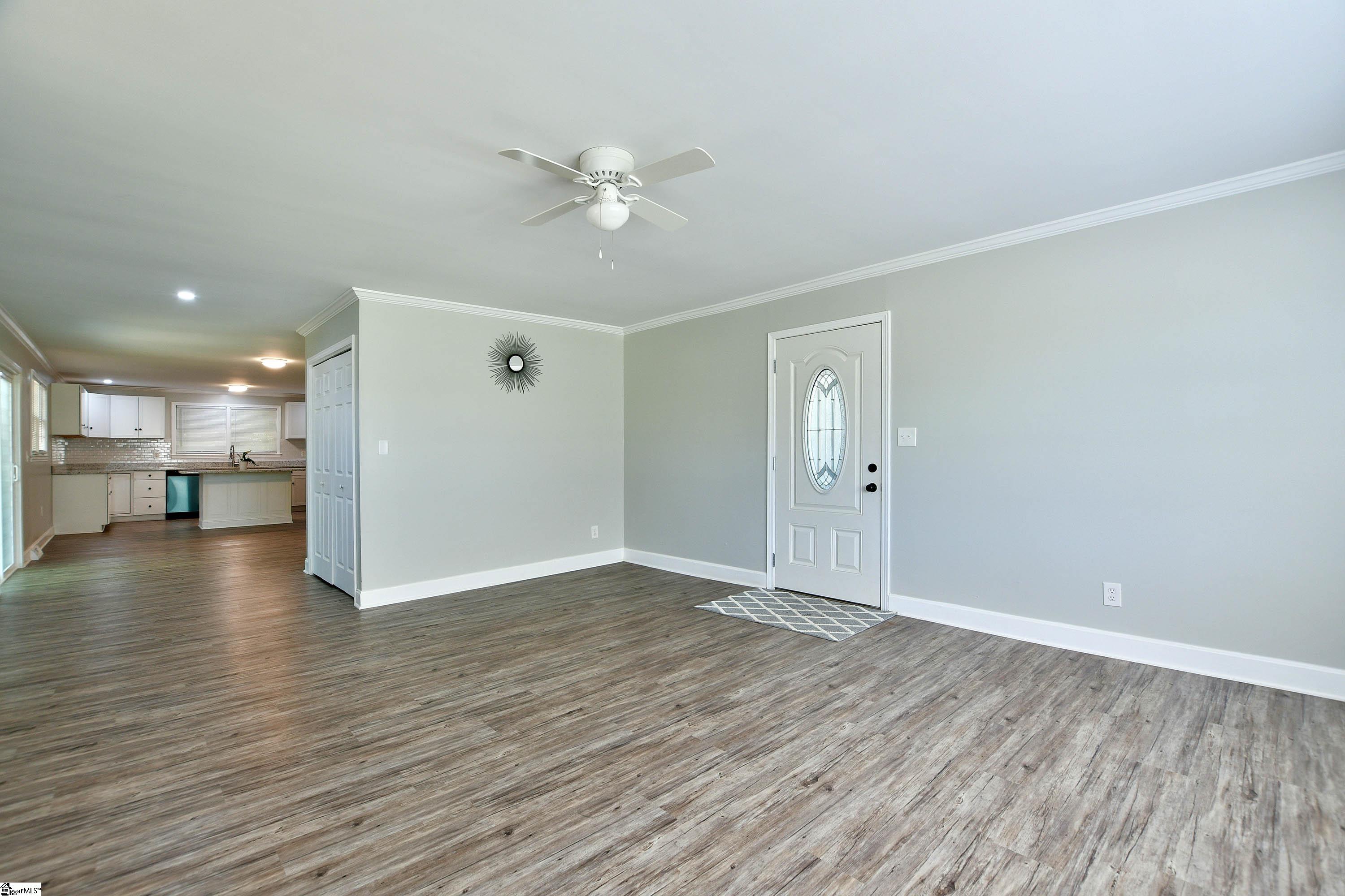 105 5 Forks Road Liberty, SC 29657 - Photo 3 of 36