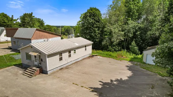 $147,500 | 47 Bray Avenue, Fairfield, ME 04937
