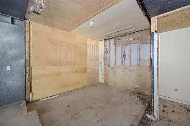 $199,000 | 47 Bray Avenue, Fairfield, ME 04937