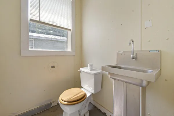 $139,900 | 47 Bray Avenue, Fairfield, ME 04937