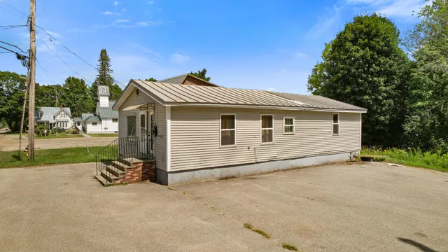 $199,000 | 47 Bray Avenue, Fairfield, ME 04937