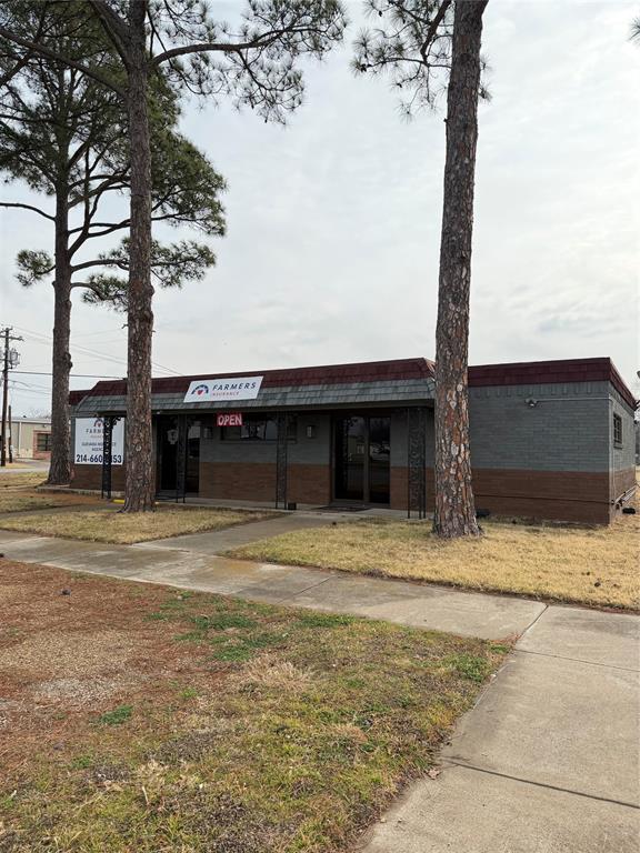 301 West Malloy Bridge Road Seagoville, TX 75159 - Photo 5 of 22 a big house with trees in front of it