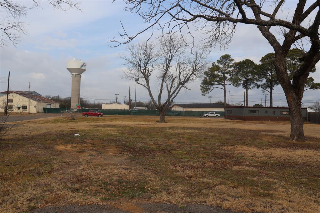 301 West Malloy Bridge Road Seagoville, TX 75159 - Photo 6 of 22 a view of outdoor space with trees