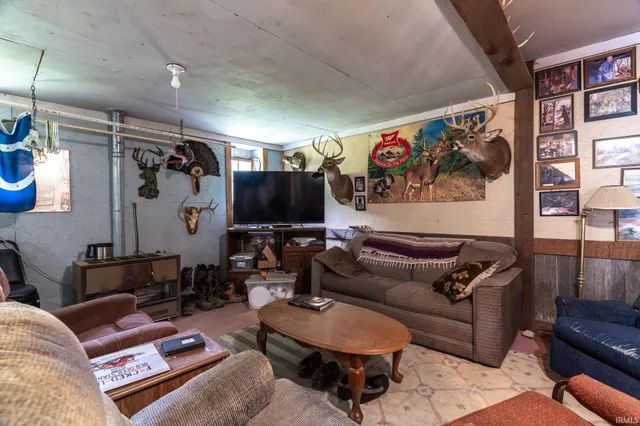 $475,000 | 444 North Dry Run Road, Veedersburg, IN 47987