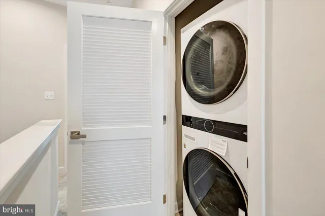 a close up view of a washer and dryer