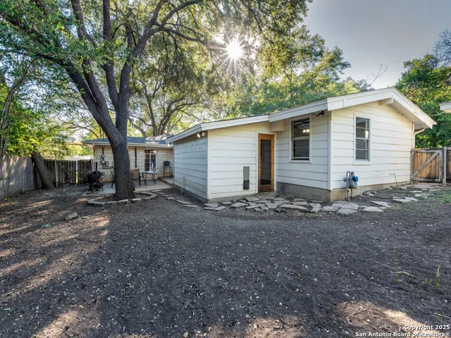 $625,700 | 1237 Wiltshire Avenue, Terrell Hills, TX 78209