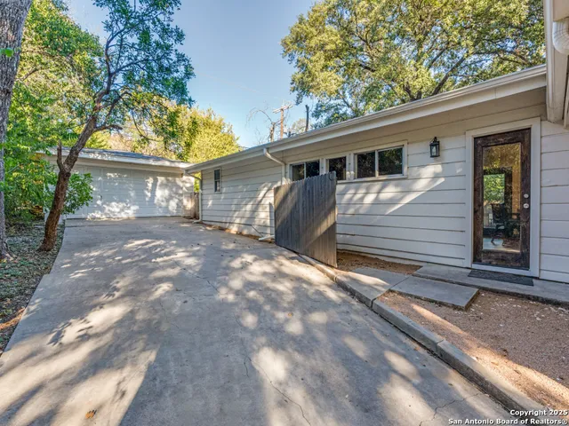 $625,700 | 1237 Wiltshire Avenue, Terrell Hills, TX 78209