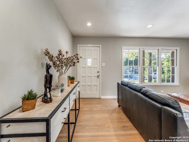 $625,700 | 1237 Wiltshire Avenue, Terrell Hills, TX 78209