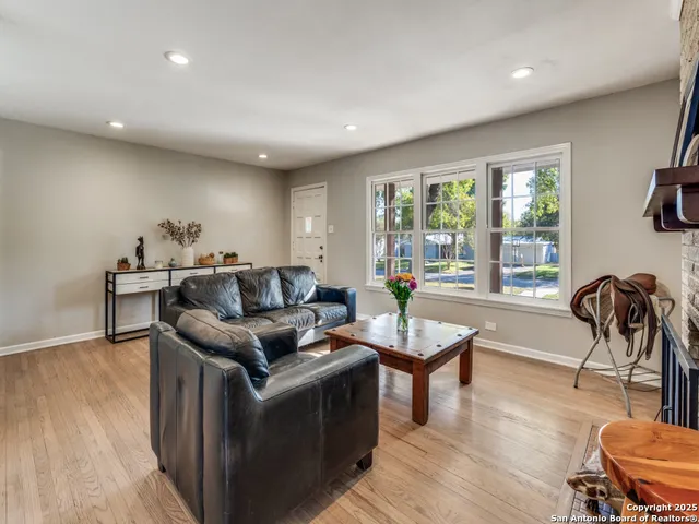 $625,700 | 1237 Wiltshire Avenue, Terrell Hills, TX 78209