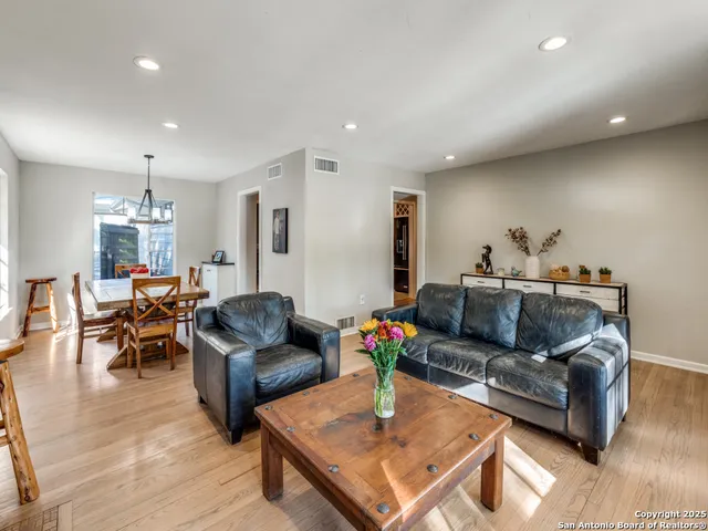 $625,700 | 1237 Wiltshire Avenue, Terrell Hills, TX 78209